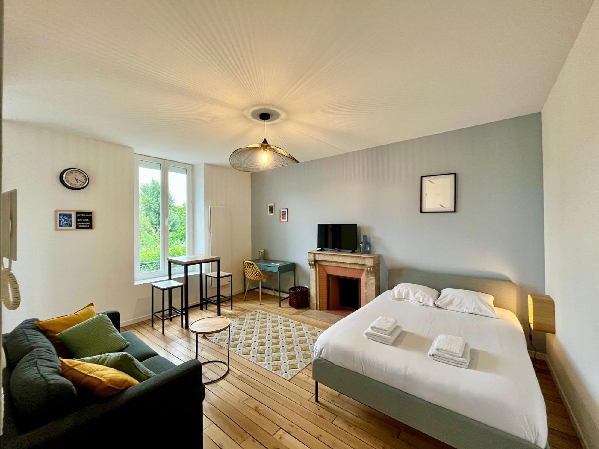 Suite Clovis 6 Reims Exterior photo